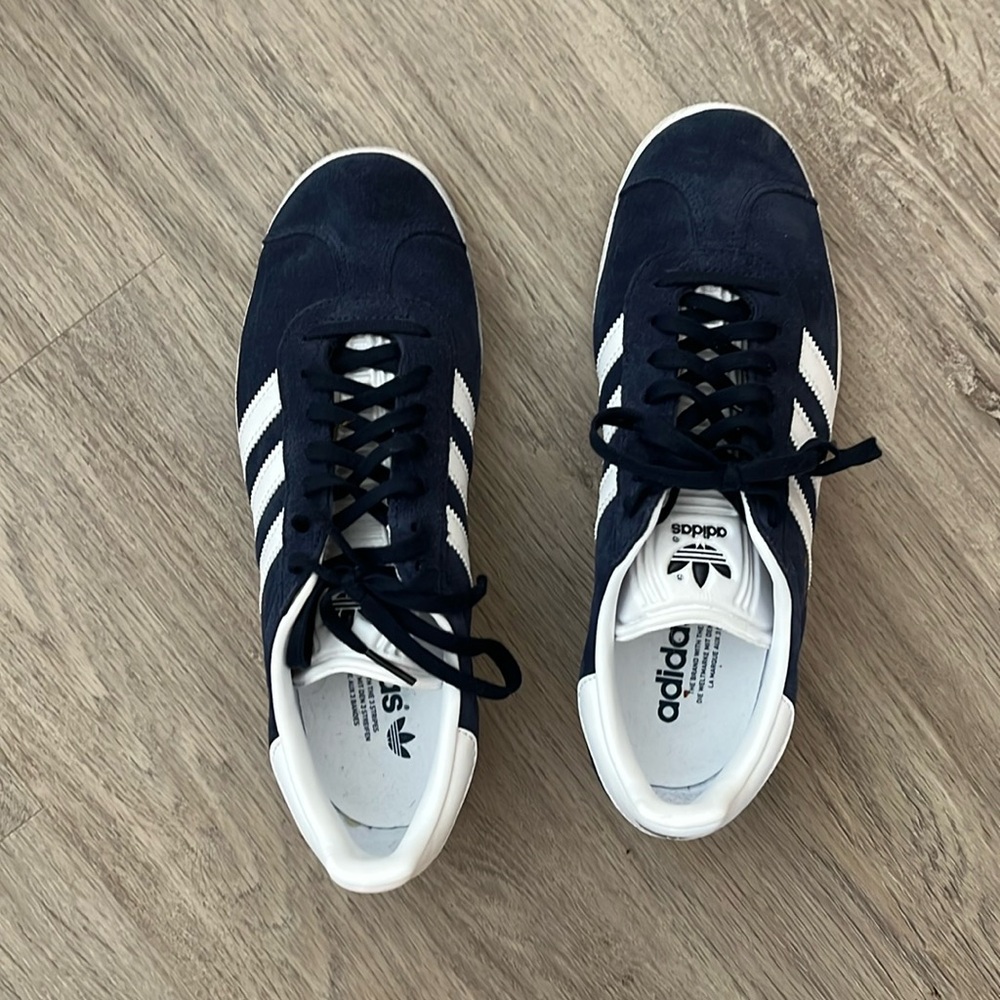 Adidas Gazelle men’s 7.5/ Womens 8.5. Worn twice but in almost perfect condition